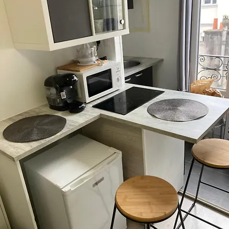 17 * Paris